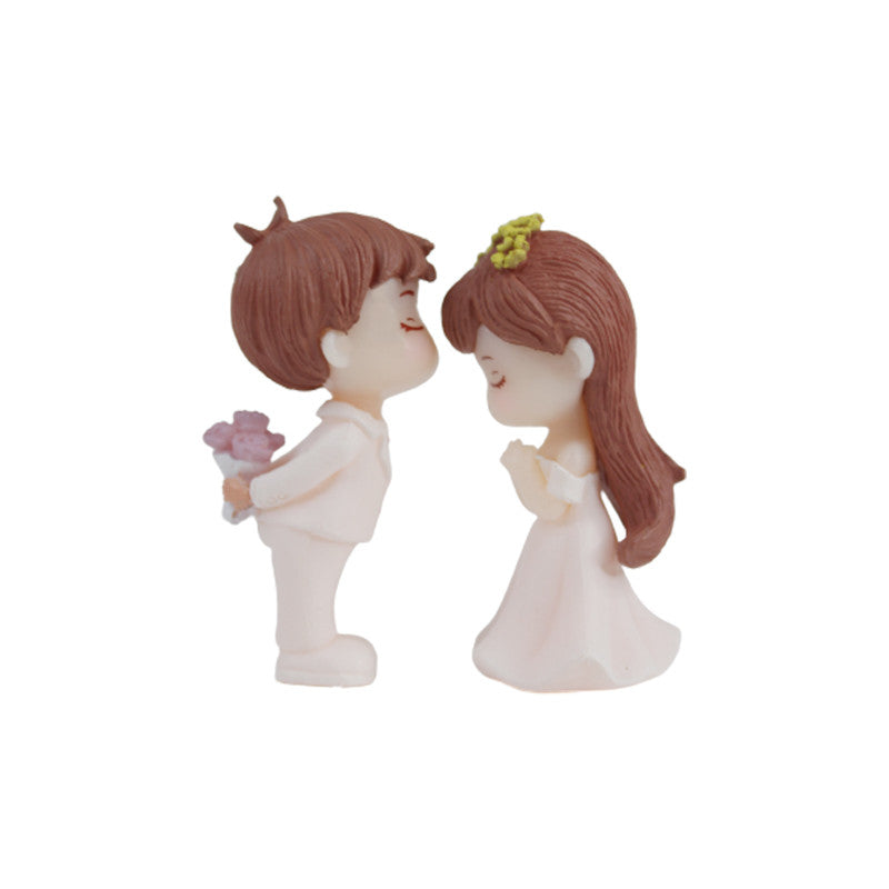 Surpring couple -1 (White)( Miniature toys , cake toppers , small figuine, Valentine couple)