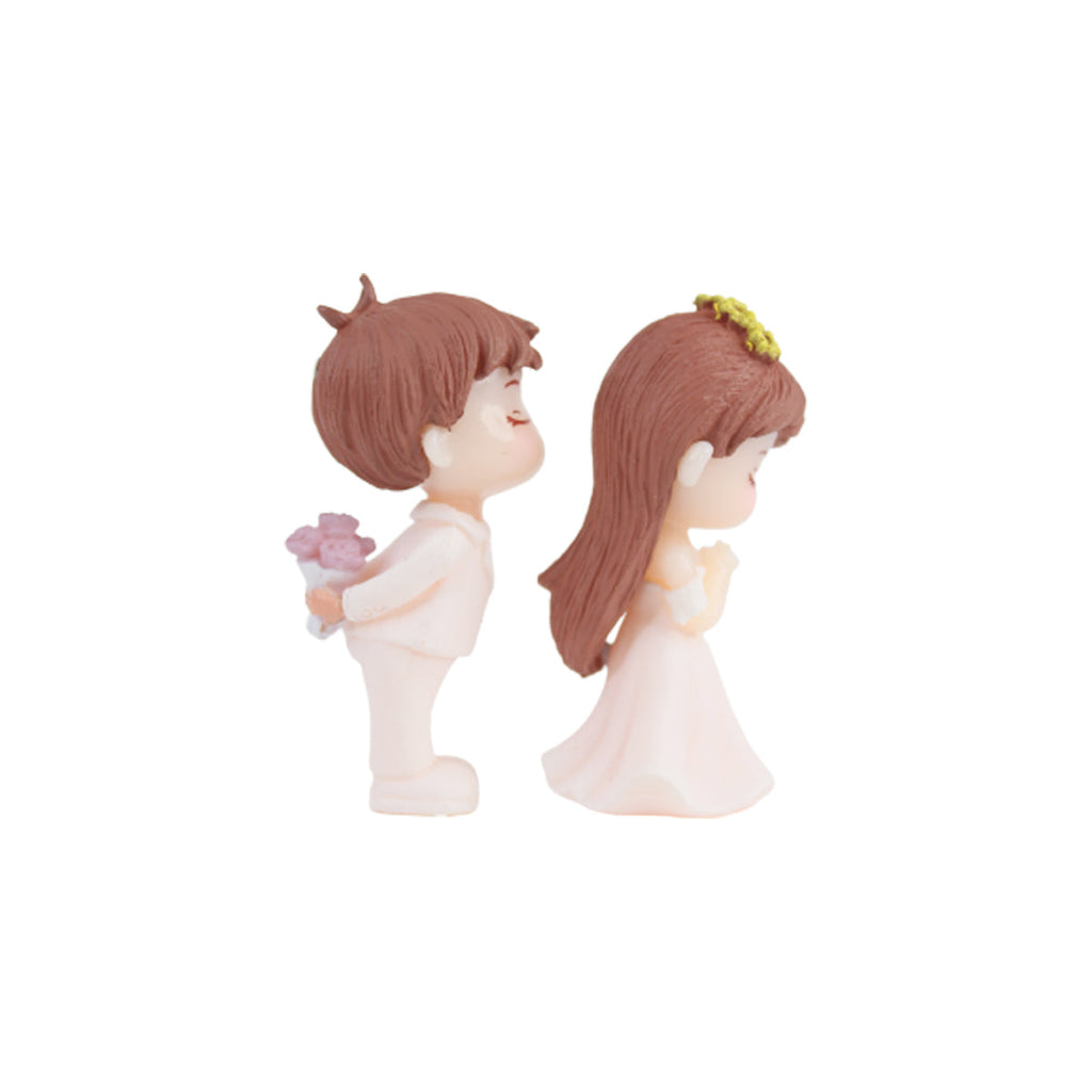Surpring couple -1 (White)( Miniature toys , cake toppers , small figuine, Valentine couple)