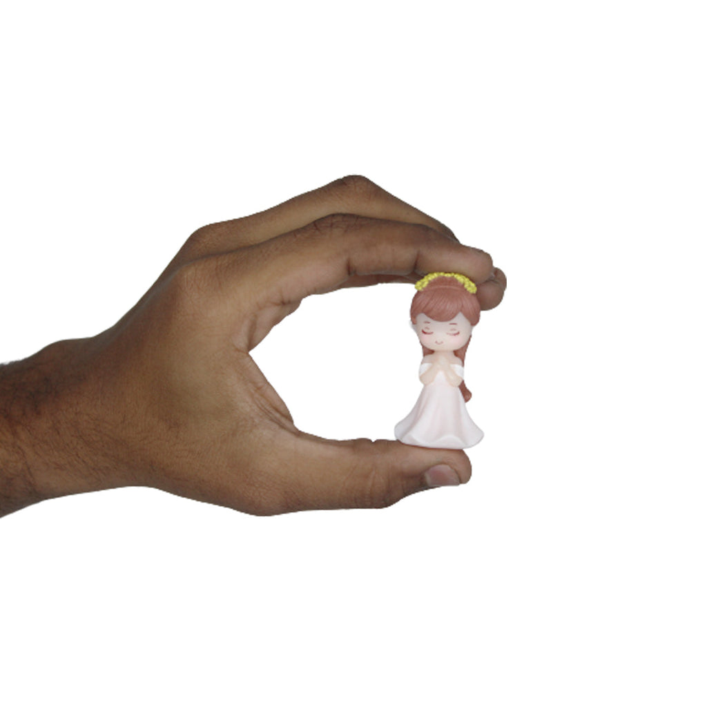 Surpring couple -1 (White)( Miniature toys , cake toppers , small figuine, Valentine couple)