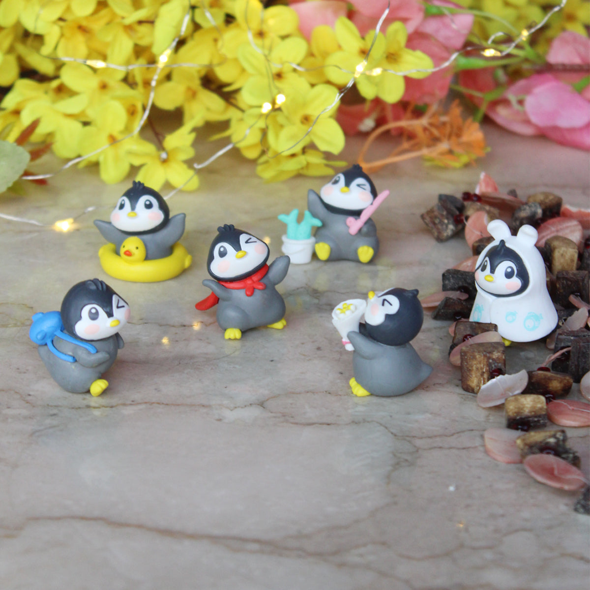 Cute Pengiun (set of 6)( Miniature toys , cake toppers , small figuine, Valentine couple)