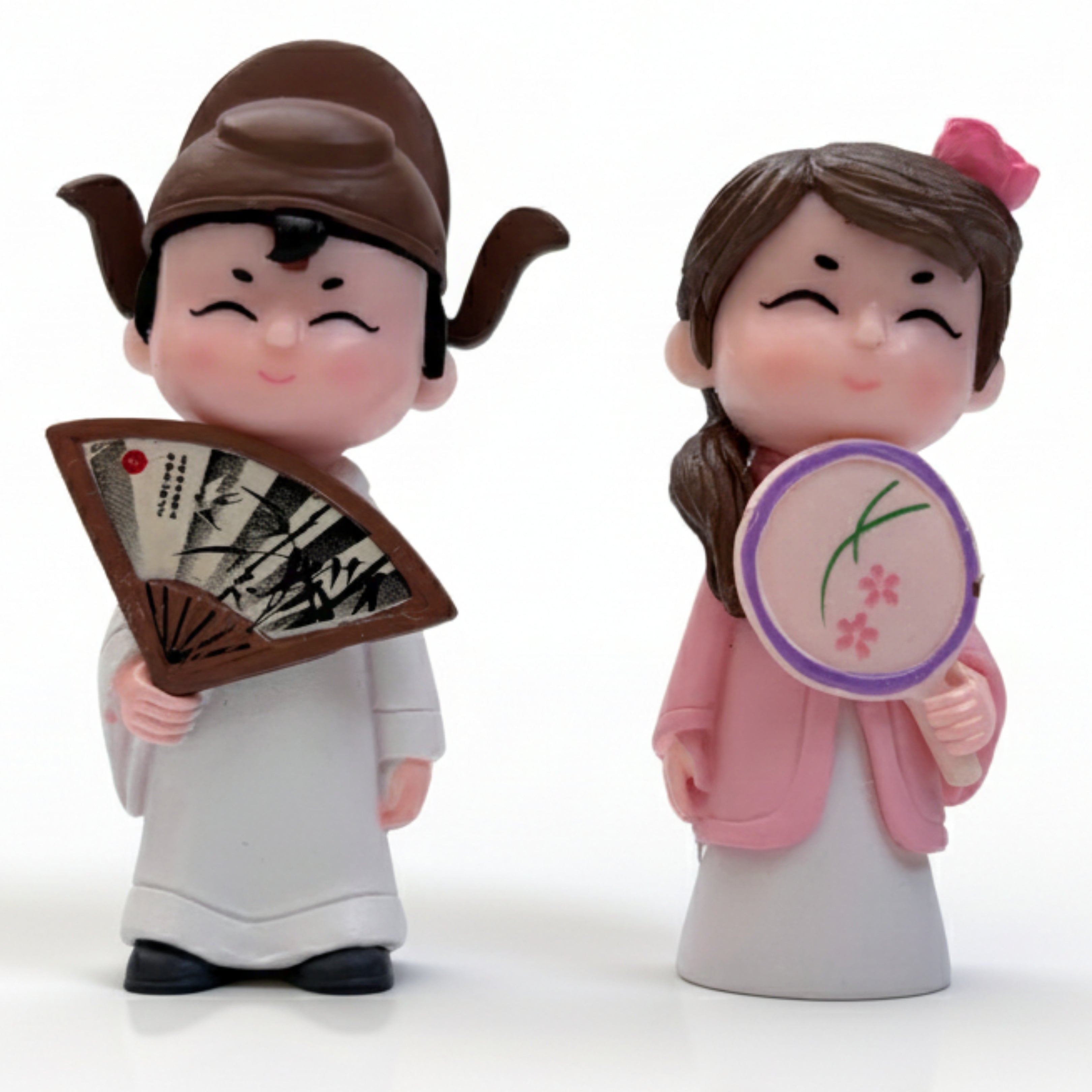 Wonderland Sweetheart Couple Miniature Statues – 2-Piece Set of Romantic Figurines for Home Decor, Desktop Ornaments, and Gift Displays