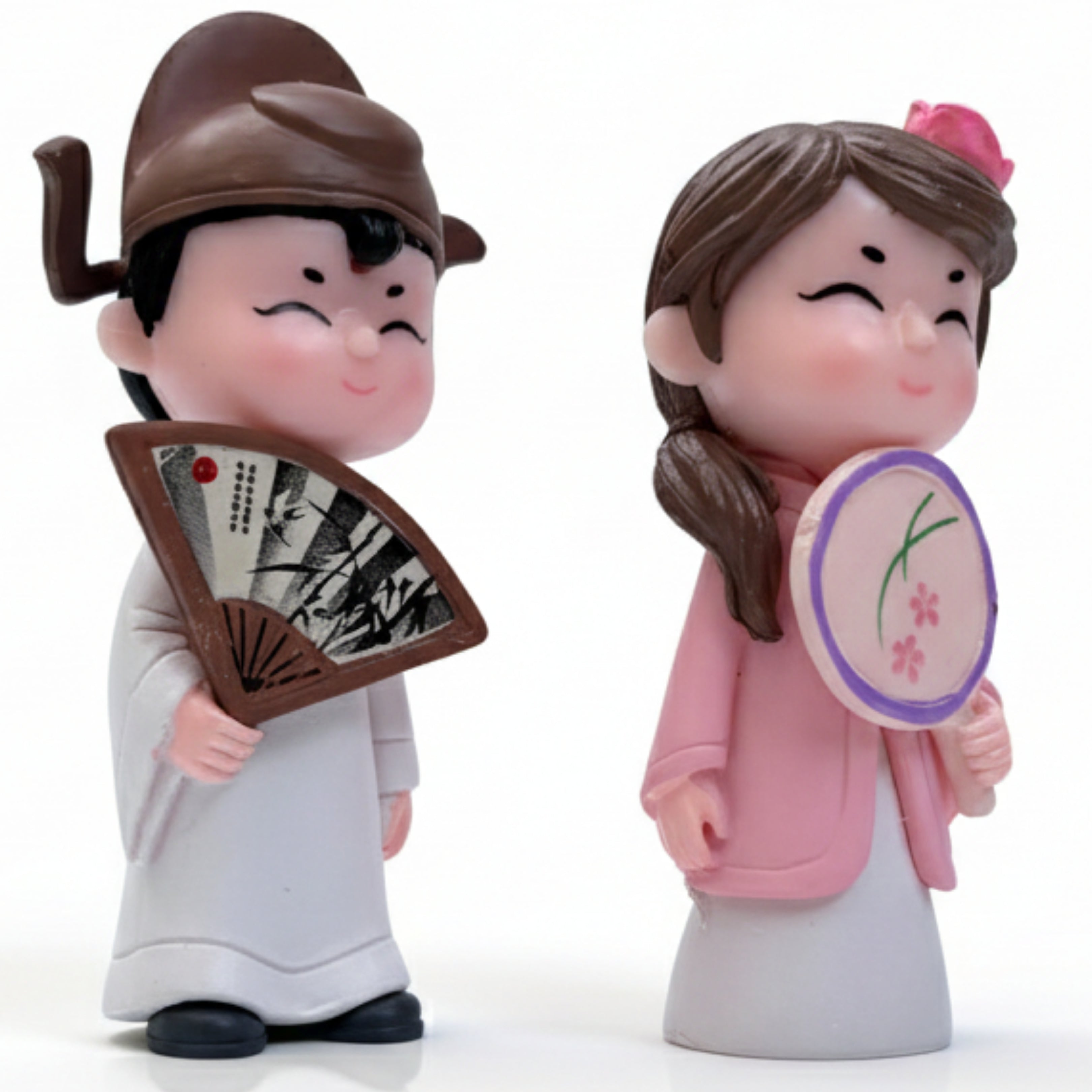 Wonderland Sweetheart Couple Miniature Statues – 2-Piece Set of Romantic Figurines for Home Decor, Desktop Ornaments, and Gift Displays