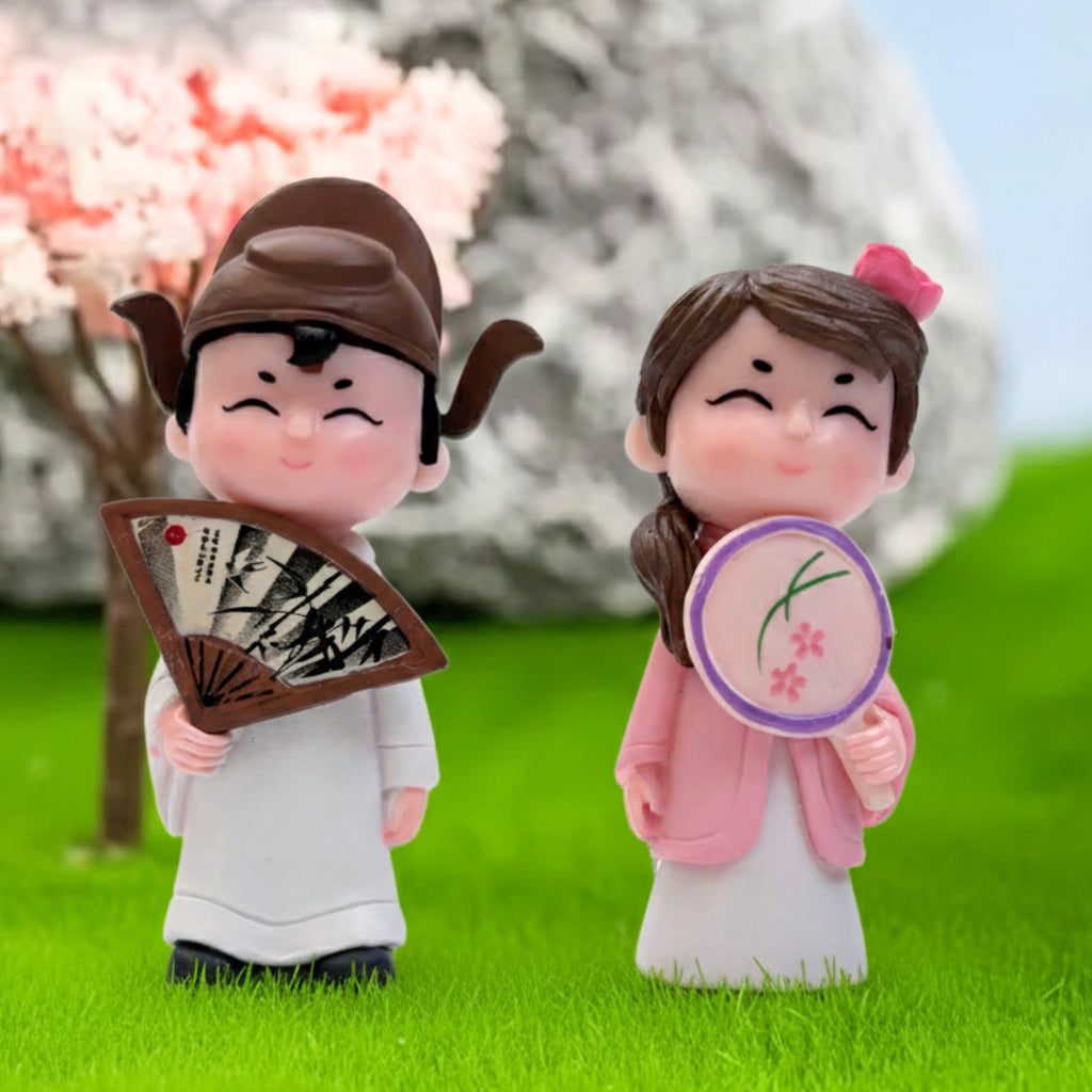 Wonderland Sweetheart Couple Miniature Statues – 2-Piece Set of Romantic Figurines for Home Decor, Desktop Ornaments, and Gift Displays