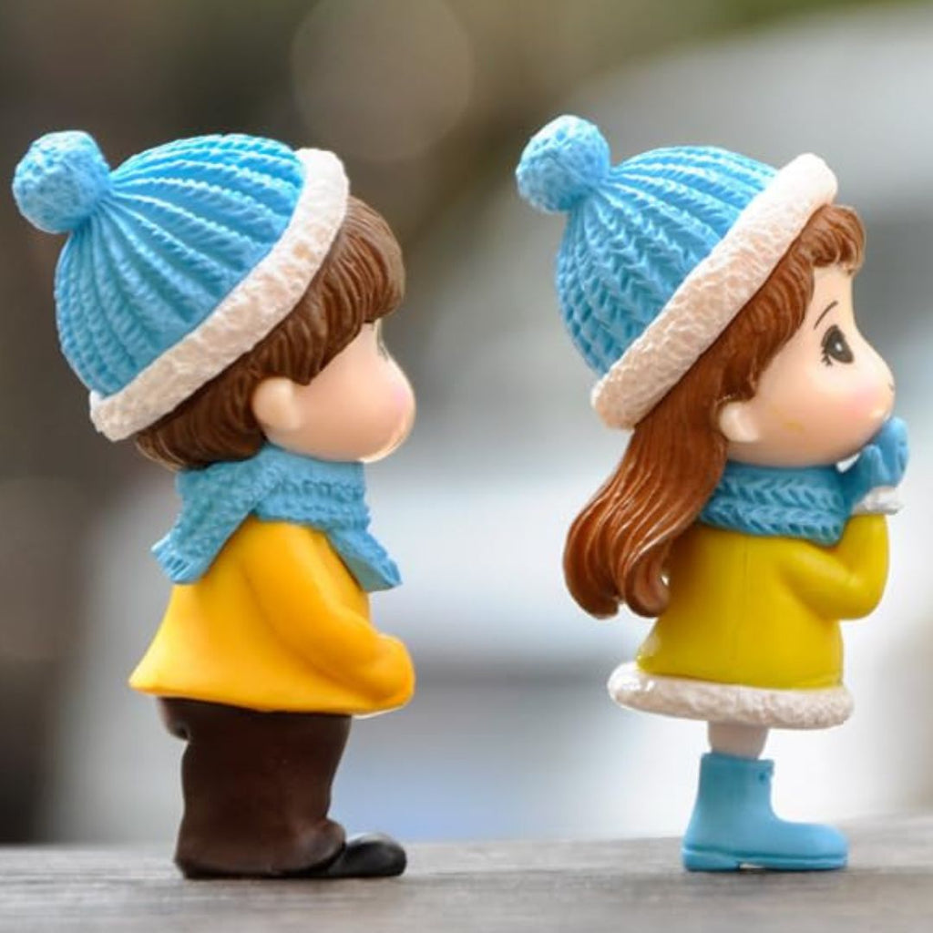 Wonderland Adorable Miniature Winter Couple Statue - Resin Boy & Girl Figurine with Blue Hats and Scarves for Home Decor, Valentine's Day, Anniversary Gift,