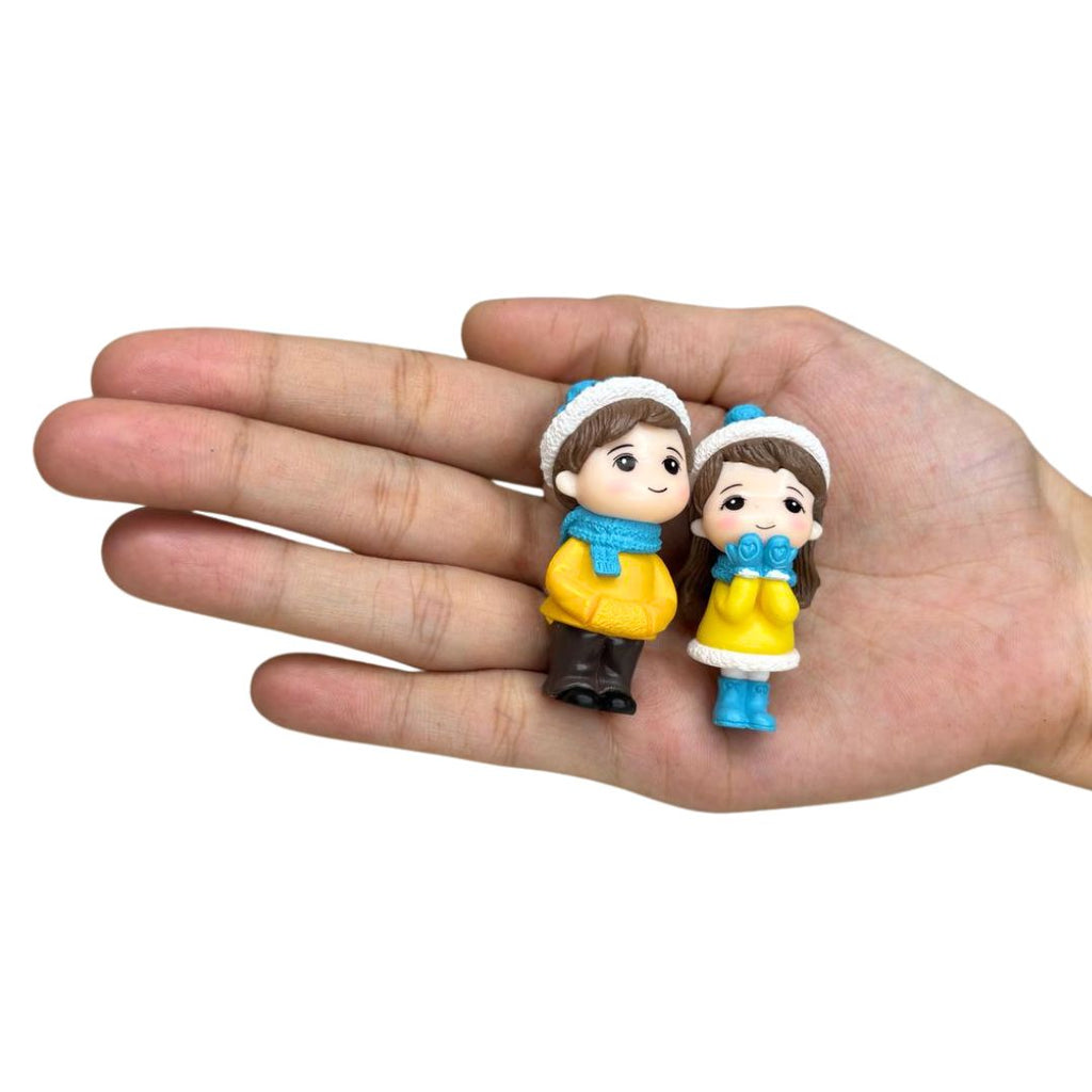 Wonderland Adorable Miniature Winter Couple Statue - Resin Boy & Girl Figurine with Blue Hats and Scarves for Home Decor, Valentine's Day, Anniversary Gift,