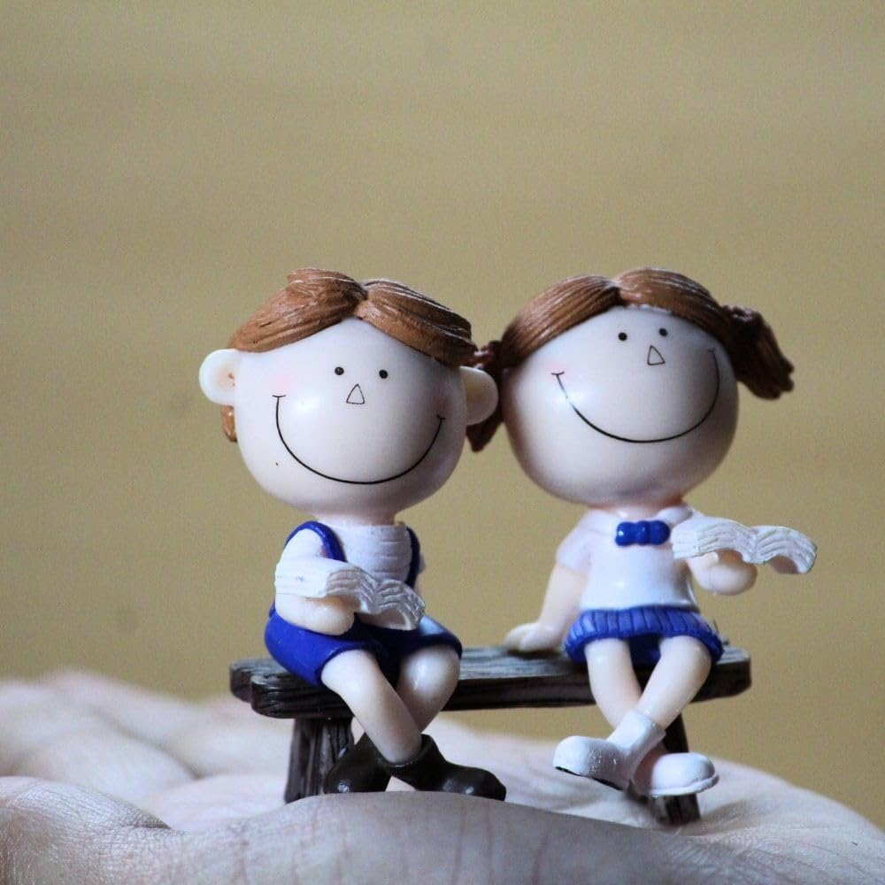 Wonderland Imported Miniatures (1 set) Smile Couple|Miniature Figurine| Shelf Décor | Resin Home décor | Gift Items