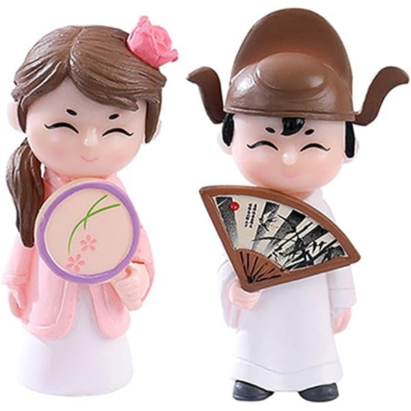 Wonderland Sweetheart Couple Miniature Statues – 2-Piece Set of Romantic Figurines for Home Decor, Desktop Ornaments, and Gift Displays