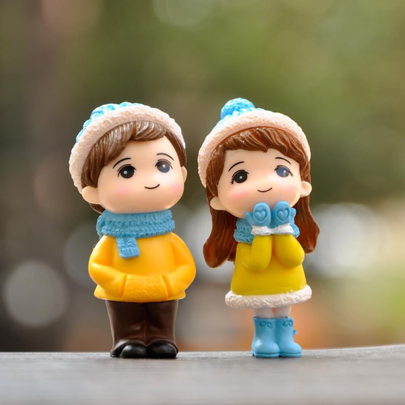Wonderland Adorable Miniature Winter Couple Statue - Resin Boy & Girl Figurine with Blue Hats and Scarves for Home Decor, Valentine's Day, Anniversary Gift,